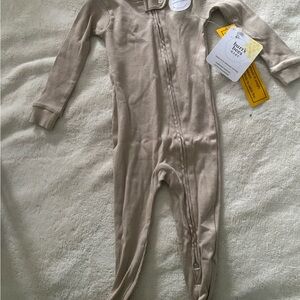 Burt’s Bees Baby onesie. Sz. 12-18 months. NWT.